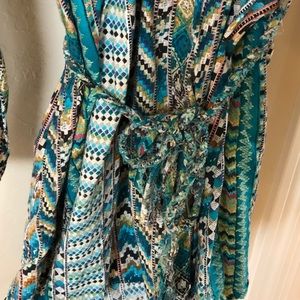 Nice blouse with great colors and a tie belt